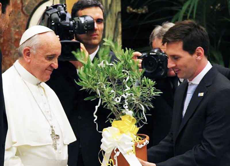 Meski Gagal di Copa, Messi Raih Penghargaan dari Yayasan Paus Francis